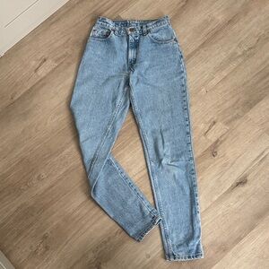 Vtg Levi’s 550 Classic Blue Women's Jeans waist 25